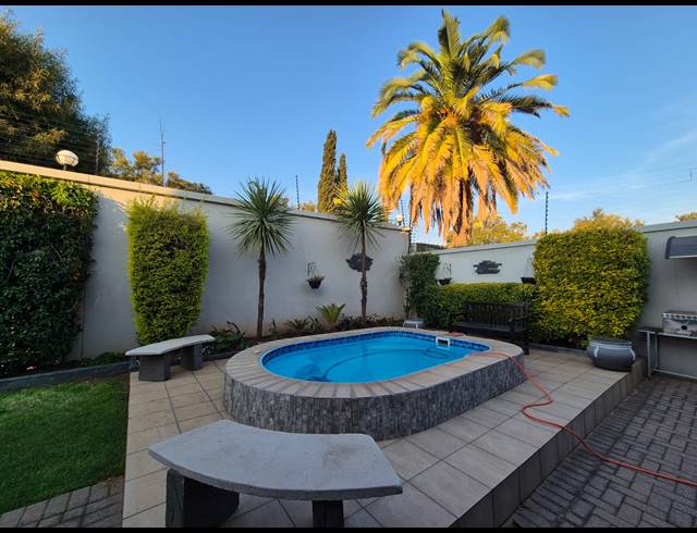 3 BEDROOM TOWNHOUSE FOR SALE IN VANDERBIJLPARK SW 5